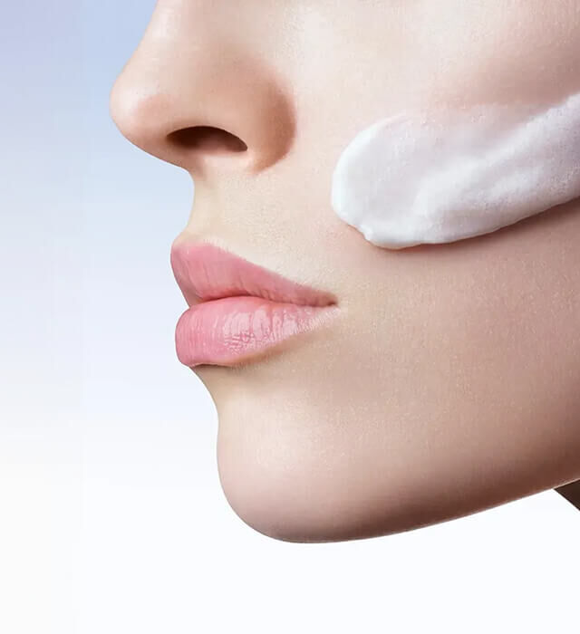 Helena Rubinstein expertise to visibly improve skin quality and radiance through advanced cleansing.