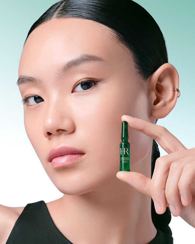 Model holding a single green Powercell Skinmunity EXO ampoule.