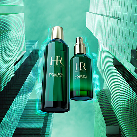 Immerse yourself in Helena Rubinstein's innovation with Powercell Skinmunity. Two emerald bottles, guardians of skin immunity, rise above a futuristic metropolis, promising strength and radiance to your skin.