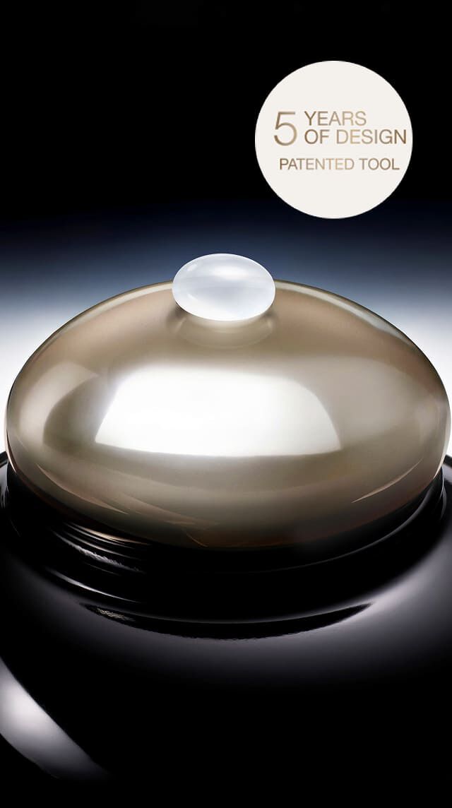 Patented cryogenic cooling tool on a luxurious Helena Rubinstein product jar, delivering an instant refreshing effect.